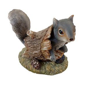 1986 Squirrel w/Log Homco Masterpiece Porcelan 4.5"x4" Hand Painted  Collectible